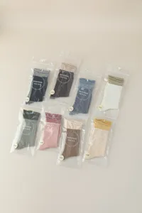 Women mid-tube socks contrast color 5A antibacterial casual daily wear packaged pairs.