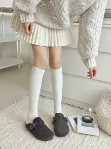 Gezellige witte kniekousen voor dames, dikke thermische gebreide winterkousen.