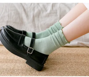 Japanese style solid color ruffled ribbed mid-tube slouch socks paired with black shoes detail