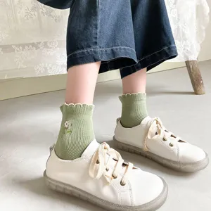 Green floral embroidered ruffle socks, cute Japanese style mid-tube socks for women.
