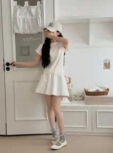 Chaussettes mi-hautes grises douces à revers à volants à carreaux bleus, style tendance femme.