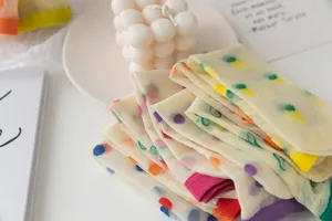 Chaussettes transparentes d'été pour femmes en soie de verre, motifs de fruits mignons et pois mignons.