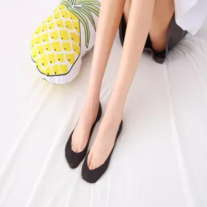 Summer thin black invisible boat socks for women with ice silk cotton bottom and non-slip silicone.