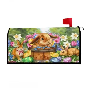 Détail de housse de boîte aux lettres de Pâques avec lapin mignon, poussins et fleurs colorées.