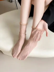 Chaussettes mi-hautes transparentes en dentelle légère d'été au style Lolita doux et raffiné.