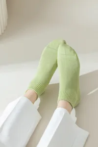 Nahaufnahme der hellgrünen Damen Mesh Kurzsocken, atmungsaktives Baumwollgewebe.
