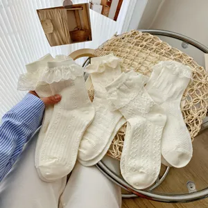 Süße japanische weiße Spitzenrüschen Wadenstrümpfe für Damen, Lolita Studenten Alltagsbekleidung.