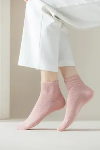 Damen Sommer Baumwolle Mesh Knöchelsocken Detail Ansicht, atmungsaktive kurze Einfachsocken.