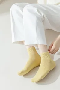 Atmungsaktive Mesh Baumwolle Damen Kurzsocken fuer Sommer, bequemes Low Cut Design Detail.