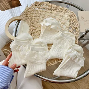 Süße Lolita weiße Spitzen Wadenstrümpfe für Damen, süßes Schleifen Design für Frühling Sommer Alltag.