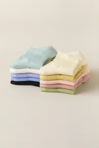 Details von Damen Sommer atmungsaktiven Mesh Kurzsocken in mehreren einfarbigen Pastelltönen.