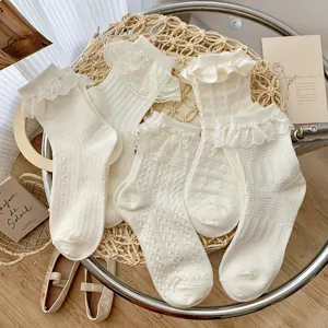 Damen Süß Lolita Japanisch College Stil Weiß Spitzenbesatz Wadenlange Socken Süß Baumwolle Mode Strumpfwaren Tägliche Kleidung