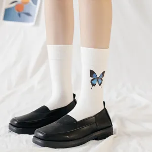 Chaussettes blanches mi-mollet pour femmes papillon bleu, style japonais mignon image principale.