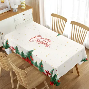 Vista detallada de un mantel de mesa navideño rectangular con árboles festivos y regalos.