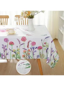 Detalle de mantel impermeable con hermoso estampado floral y excelente resistencia a líquidos.