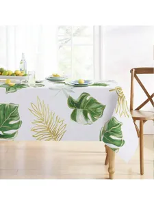 Mantel rectangular con elegantes motivos de hojas tropicales verdes y doradas para decor.