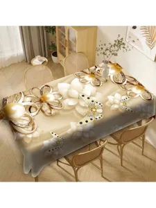 Vista detallada del mantel floral 3D de lujo con estampado de joyas doradas y mariposas.