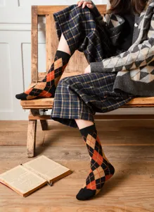 Verdickte Woll-Argyle-Socken für Damen, Retro britischer College-Stil Mid-Tube Vintage Socken.