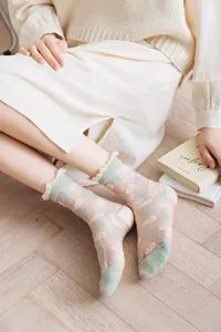 Sheer sheer ruffle ankle socks with cute cloud patterns, breathable summer glass silk.