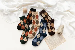 Dicke Woll-Rauten-Socken für Damen, retro britischer Stil karierte warme Winter-Mittelsocken.