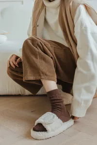 Cozy brown ribbed mid-tube socks detail shot, soft knit texture for women winter daily wear.