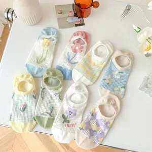 Cute floral mesh boat socks for women, summer thin breathable shallow invisible low cut socks.