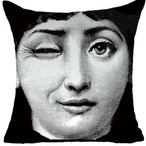 Dettaglio fodera cuscino stampa viso divertente stile incisione vintage, arte retro.