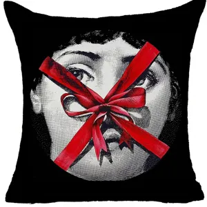 Federa per cuscino stampata in lino stile vintage con design d arte di viso retro surrealista.