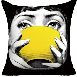 Fodera per cuscino decorativa vintage con stampa di volto surreale nero e giallo chic.