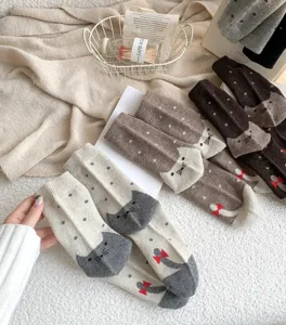 Chaussettes en laine chat mignon femme hiver épaissies chaudes vintage pois chaussettes