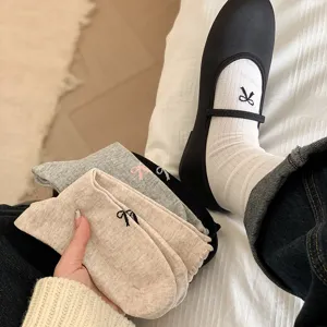 Chaussettes coton nœud papillon brodé style japonais femmes printemps été mignonnes mi-hautes