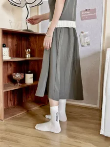Calzini in cotone a tubo medio ricamati con lettere, calzature casual alla moda.