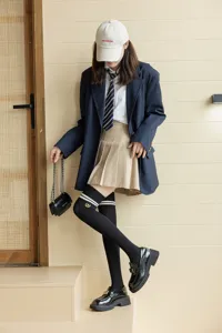 Japanese style college JK over-the-knee long socks with double stripes and cute embroidery.