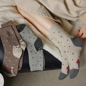 Chaussettes en laine style japonais vintage pour femmes avec motif chat et pois pour l'hiver.