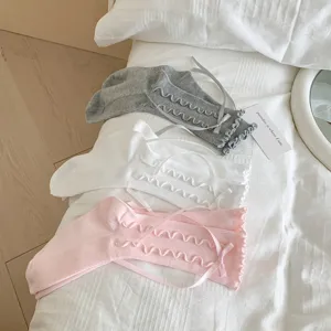Sweet ruffle bow mid-calf socks for women, Korean style cute knit cotton hosiery.