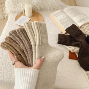Calcetines de lana gruesa para mujer, color sólido estilo japonés calcetines de invierno.