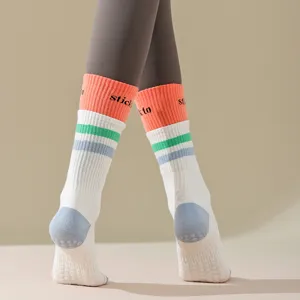Rutschfeste Yoga-Mittelsocken für Damen, professionelle Fitness- und Sportsocken mit Grip.