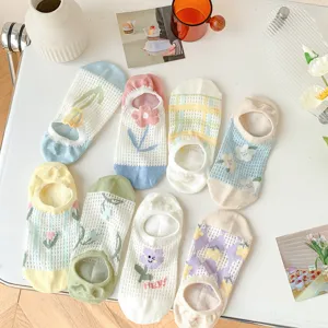 Summer thin mesh cotton boat socks, breathable shallow invisible socks with cute floral patterns.
