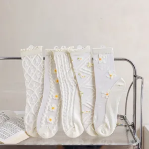 Weiße transparente Blumensocken für Damen, atmungsaktive Sommer Mesh Kristallstrümpfe.