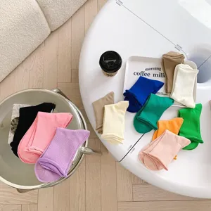 Chaussettes femme à revers colorées style bonbon coton décontracté vue de détail.