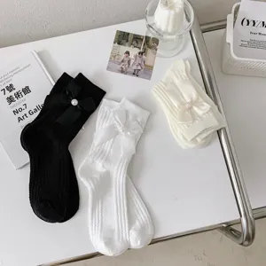 Chaussettes Lolita nœud avec perles, texture tricotée douce, style princesse japonaise mignon.
