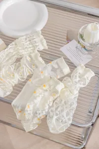 Weisse transparente Blumen Kristall Socken Damen Sommer süsse Gänseblümchen Rüschen