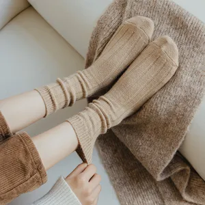 Cozy women woolen slouch socks in retro brown, stylish ribbed knit mid-tube winter socks.