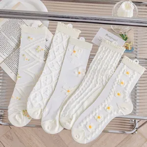 Nylon Damen Transparente Glasside Slouch Socken Blumenstickerei Dünn Mittelhoch Casual Strumpfwaren