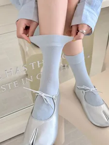 Light blue split toe mid-tube socks, ultra-thin breathable summer tabi socks for women.