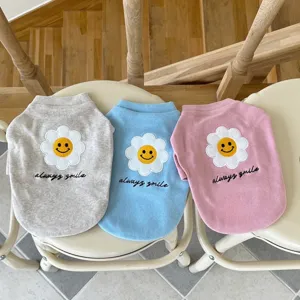 Gemütliches Haustier Samt Sweatshirt mit Sonnenblumen Lächeln Stickerei für Hunde und Katzen.