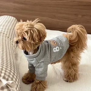 Calda felpa in pile per cani di piccola taglia, comodo abbigliamento invernale con stampa orsetto.