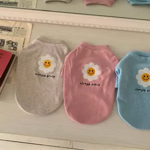 Niedlicher Thermomops-Pullover mit Sonnenblumen-Stickerei für Herbst und Winter Hunde Katzen.