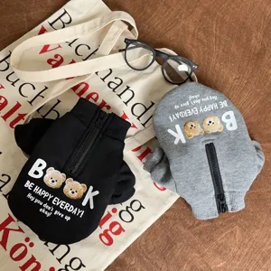 Felpa con cappuccio in pile per cani autunno inverno con stampa di orsetto e design con zip.