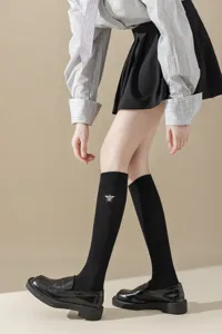 Chaussettes hautes noires pour femmes avec broderie d'abeille, style collège côtelées.